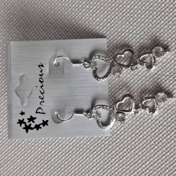 6 pair silvertone heart earrings Nwt - Picture 6 of 8